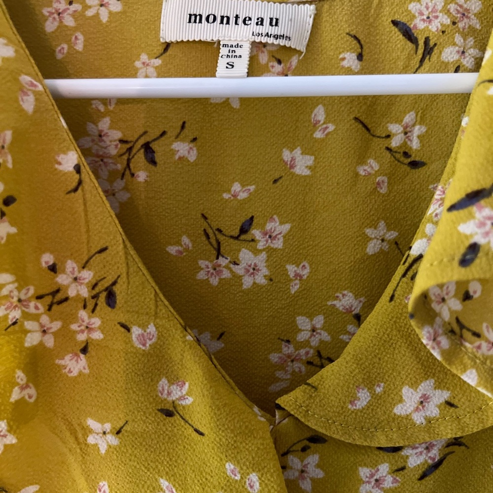 Small Yellow Blouse - Picture 2 of 2